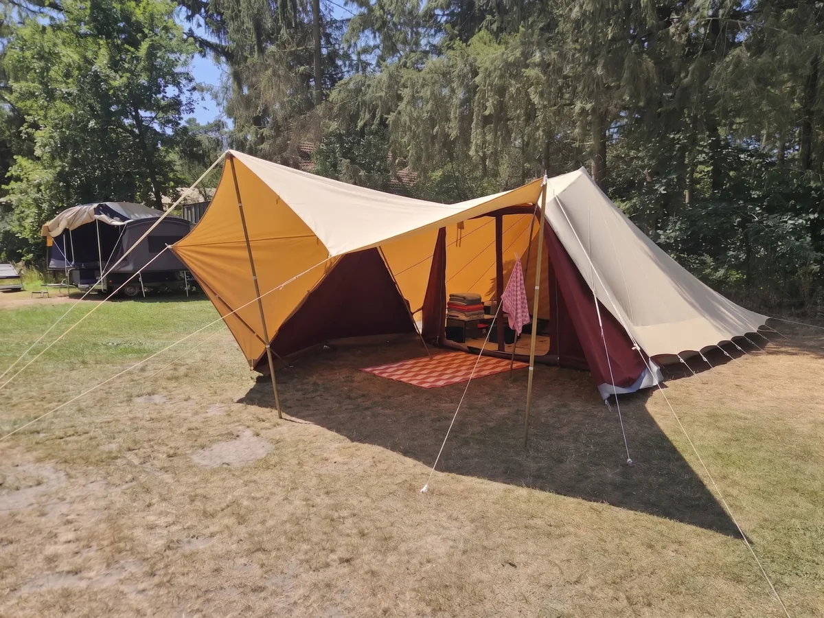 Tent op de camping
